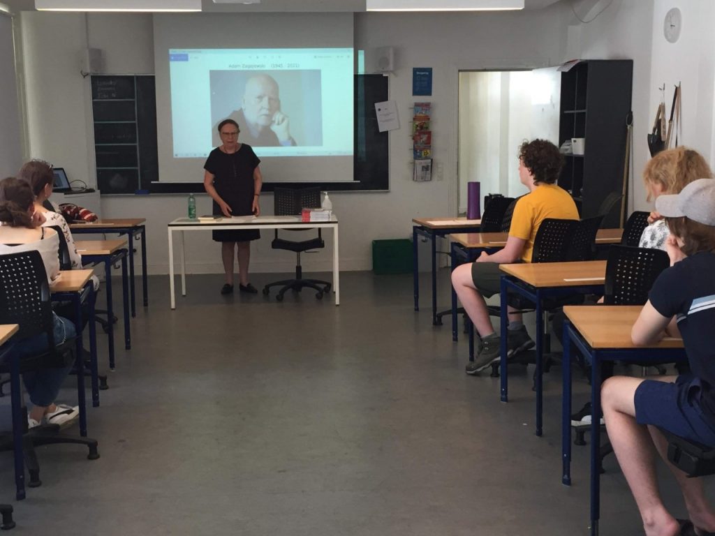 Popołudnie z poezją Adama Zagajewskiego w Szkole Polskiej