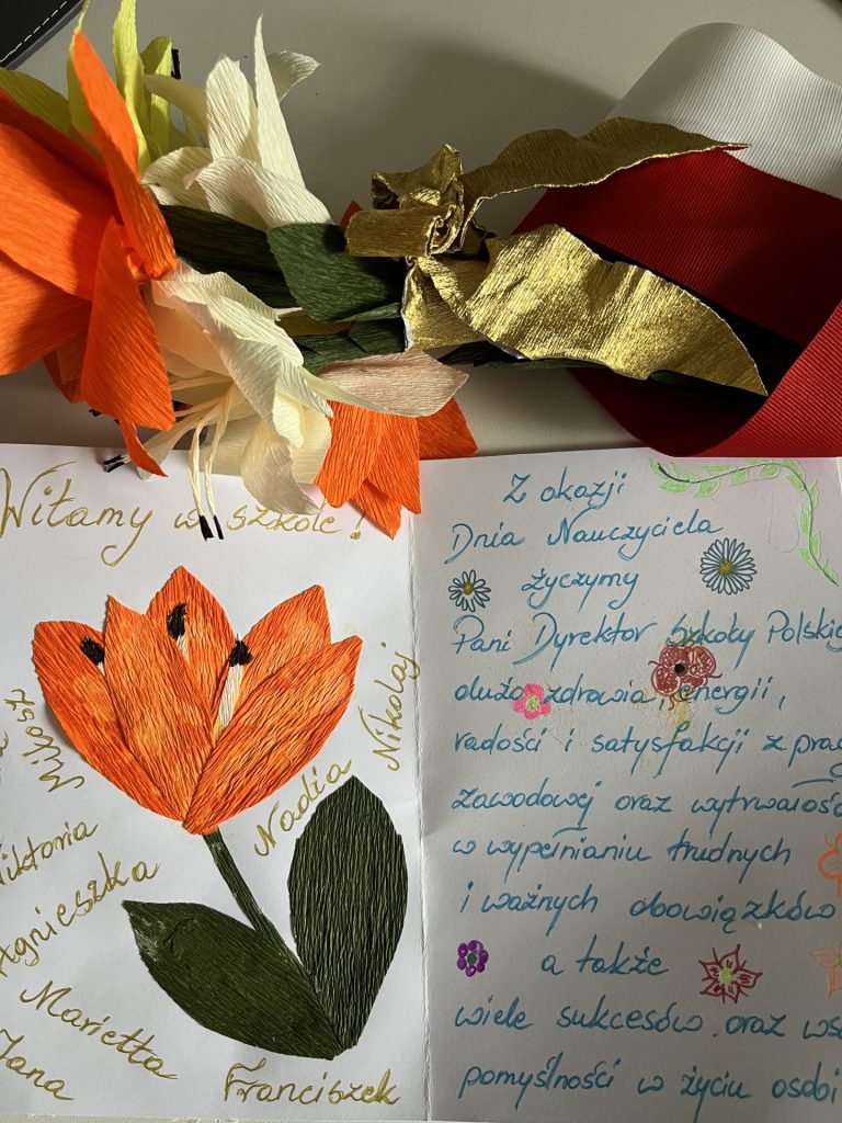 Życzenia od uczniów i rodziców dla nauczycieli Szkoły Polskiej w  Kopenhadze z okazji Dnia Nauczyciela 2023