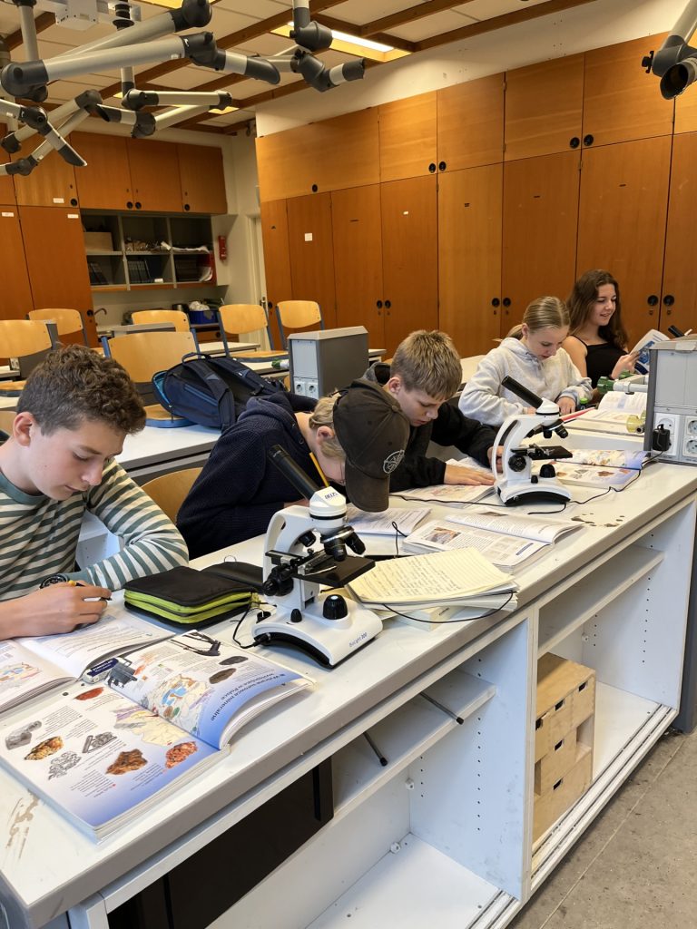 Zajęcia w klasie 7 SP w ramach programu Laboratoria Przyszłości.