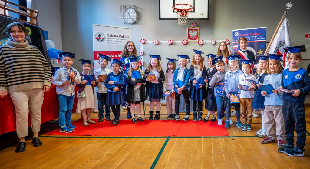 Uroczyste pasowanie na ucznia Szkoły Polskiej w Kopenhadze.